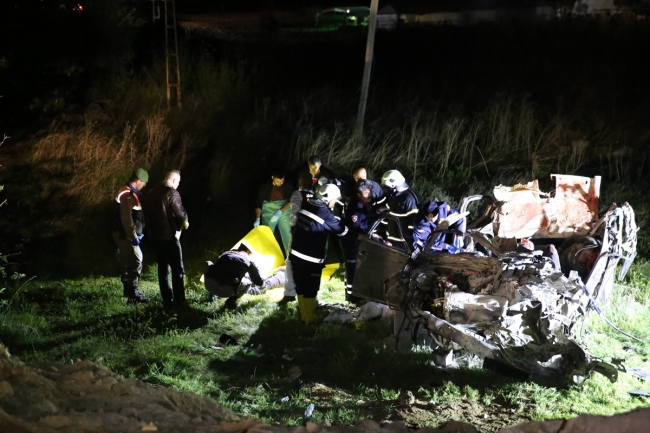 Nevşehir'de kamyonet otomobil ile çarpıştı: 5 ölü